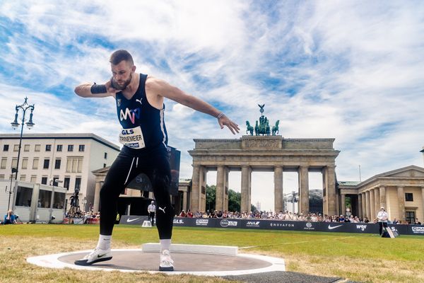 Cedric Trinemeier (MTG Mannheim) beim Kugelstossen waehrend der deutschen Leichtathletik-Meisterschaften auf dem Pariser Platz am 24.06.2022 in Berlin